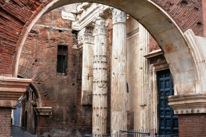 Roma Nascosta: Tour tra Acqua, Potere e Antichi Segreti